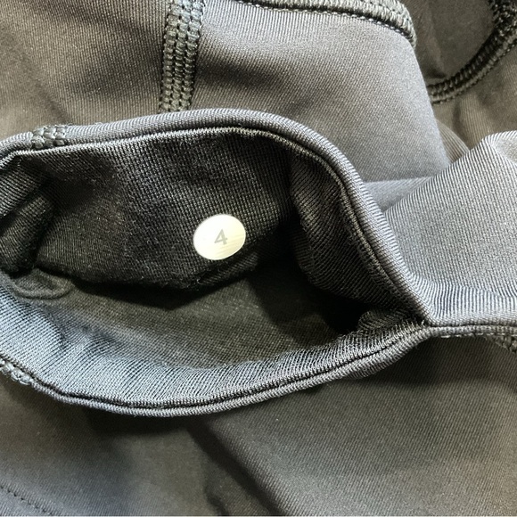 lululemon Seek the Heat Crop black size 4 with side pockets and rushed hem - Picture 8 of 10
